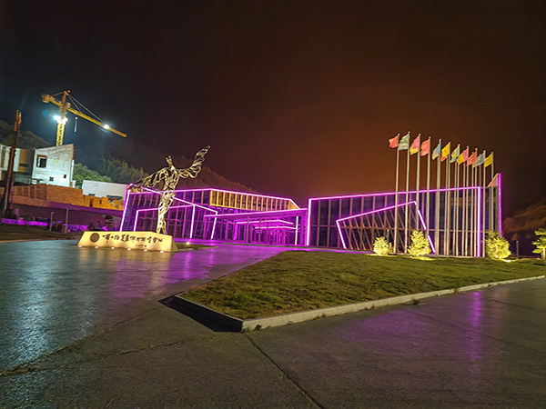 城市亮化是现代城市建设的重要组成部分,它不仅可以美化城市的夜景,还能提升城市的整体形象。随着科技的不断进步,城市亮化也得到了更多的关注和创新。本文将介绍一些关于城市亮化的创意和技术,帮助读者了解城市亮化的重要性以及如何进行泾源城市亮化的规划和实施。 城市亮化是现代城市建设的重要组成部分,它不仅可以美化城市的夜景,还能提升城市的整体形象。随着科技的不断进步,城市亮化也得到了更多的关注和创新。本文将介绍一些关于城市亮化的创意和技术,帮助读者了解泾源城市亮化的重要性以及如何进行泾源城市亮化的规划和实施。